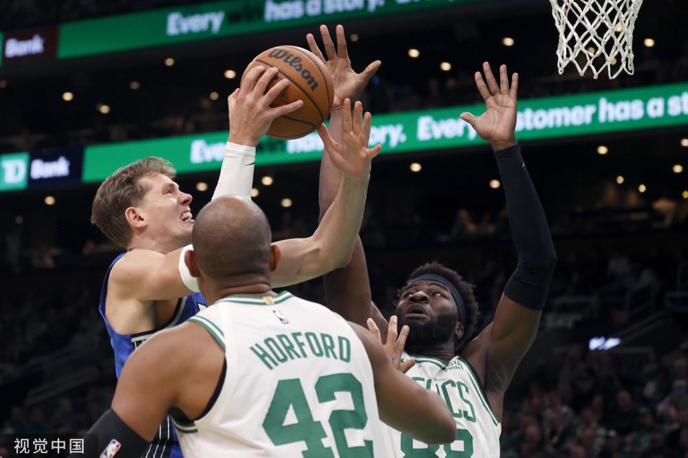 在比赛初期 在比赛初期